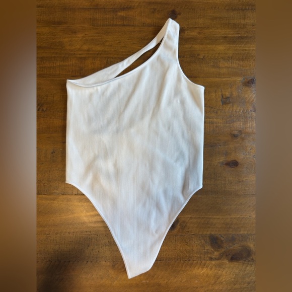 Urban outfitters Out From Under Ribbed one shoulder asymmetrical BodySuit Size M - Picture 2 of 4